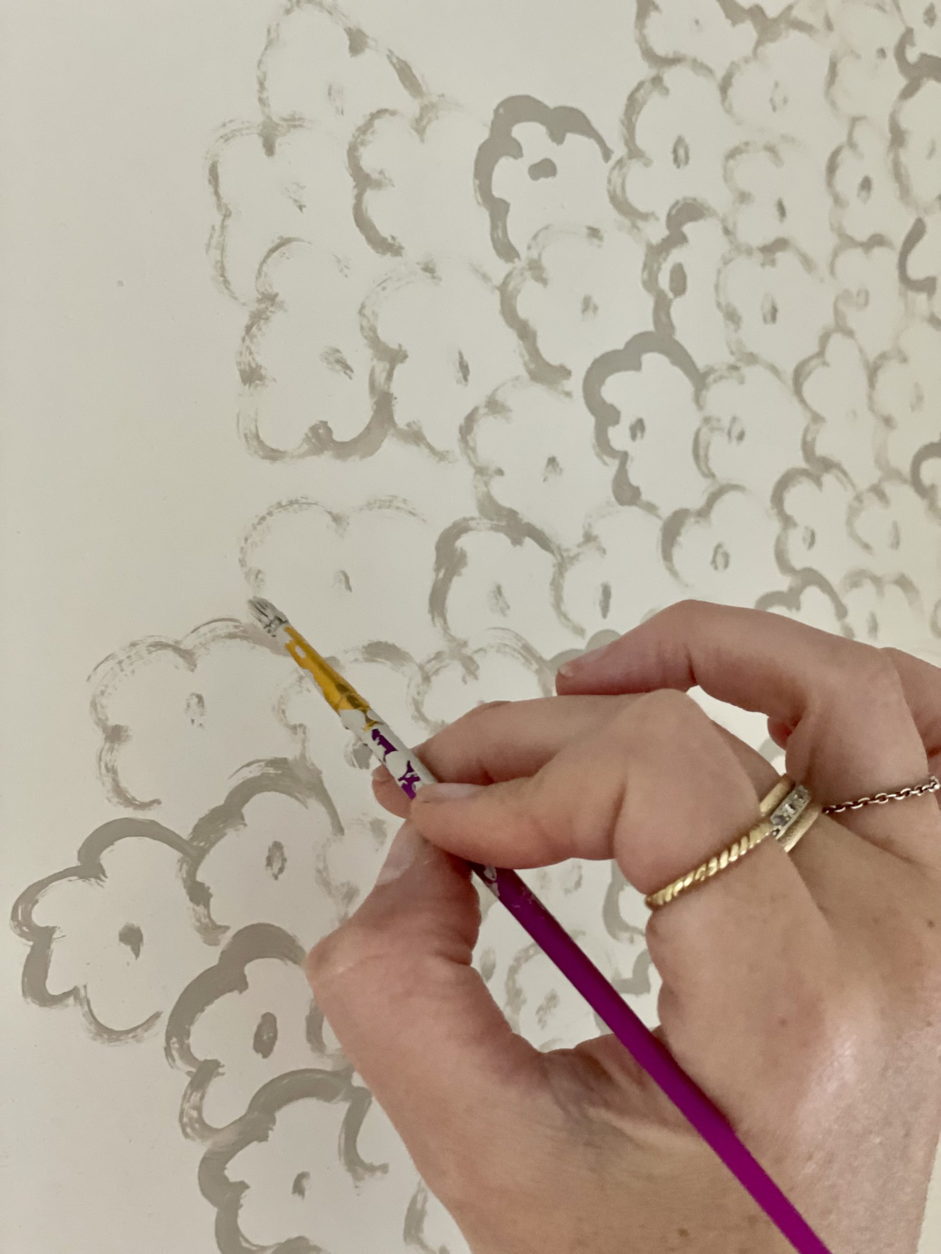 painted wallpaper, diy painted wallpaper, handpainted flowers, handpainted wallpaper, faux wallpaper, ways to use paint, mouse's back farrow and ball