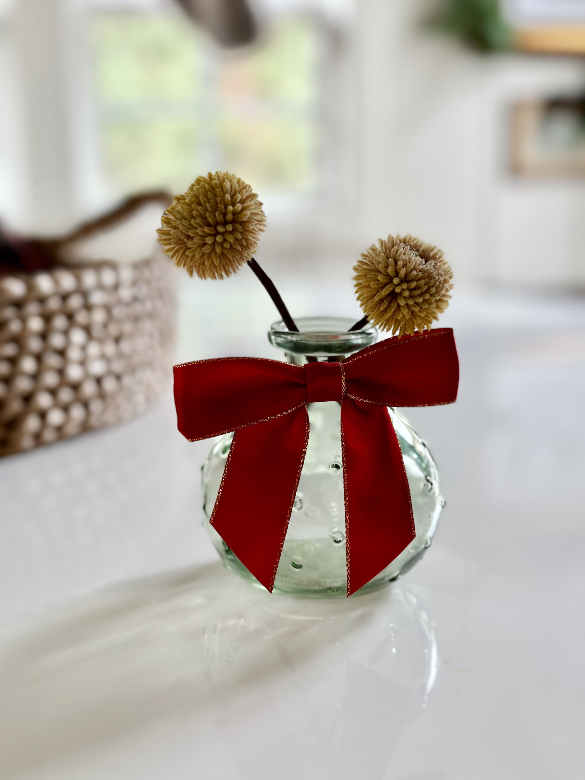 easy and budget friendly ways to decorate for christmas, decorating with bows,  christmas decor ideas