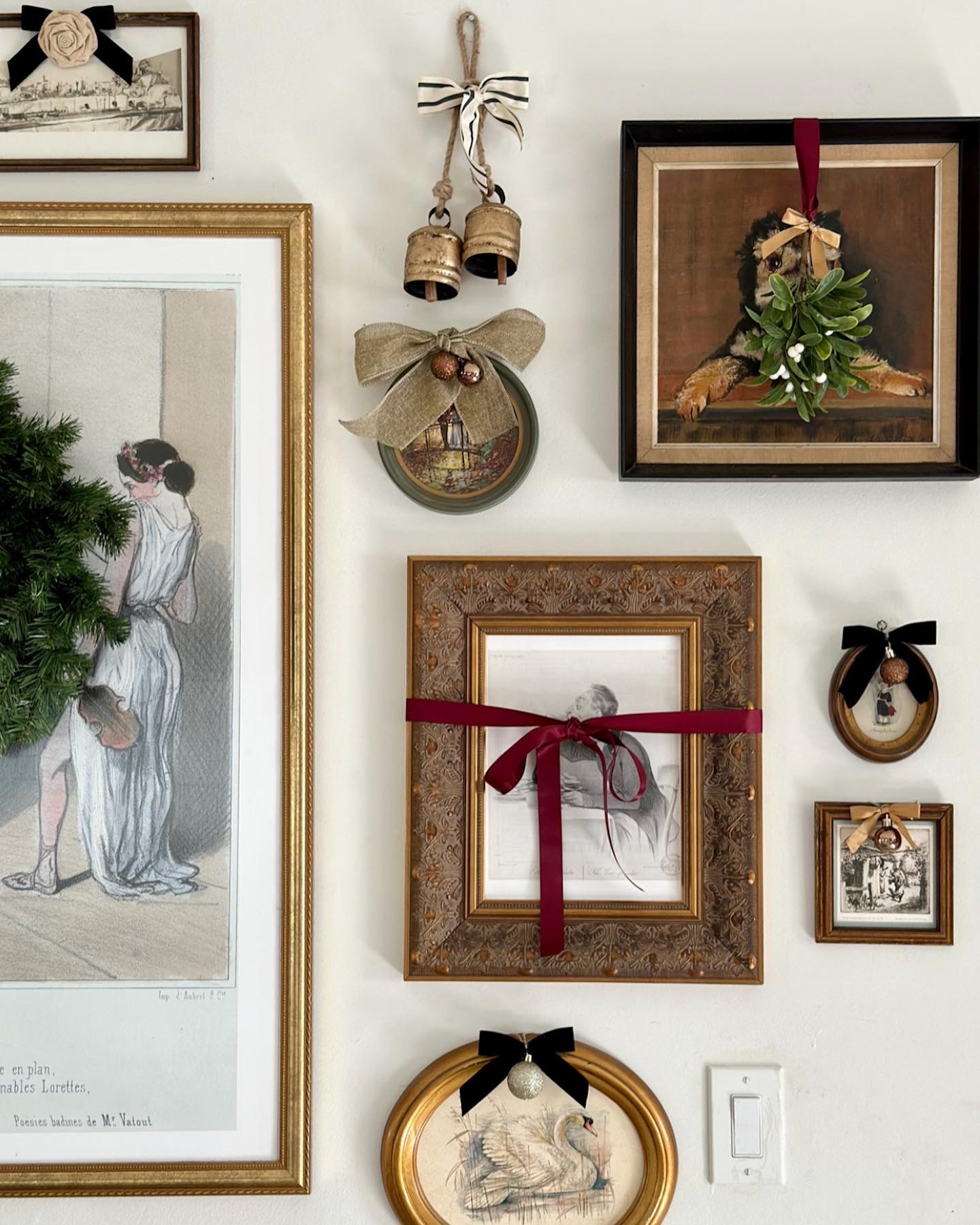 easy and budget friendly ways to decorate for christmas, decorating with bows, decorating art for christmas, christmas decor ideas, bows on frames, decorating art for christmas, christmas diy, framing wrapping paper, decorating gallery wall for christmas, bows on art, wreath on art